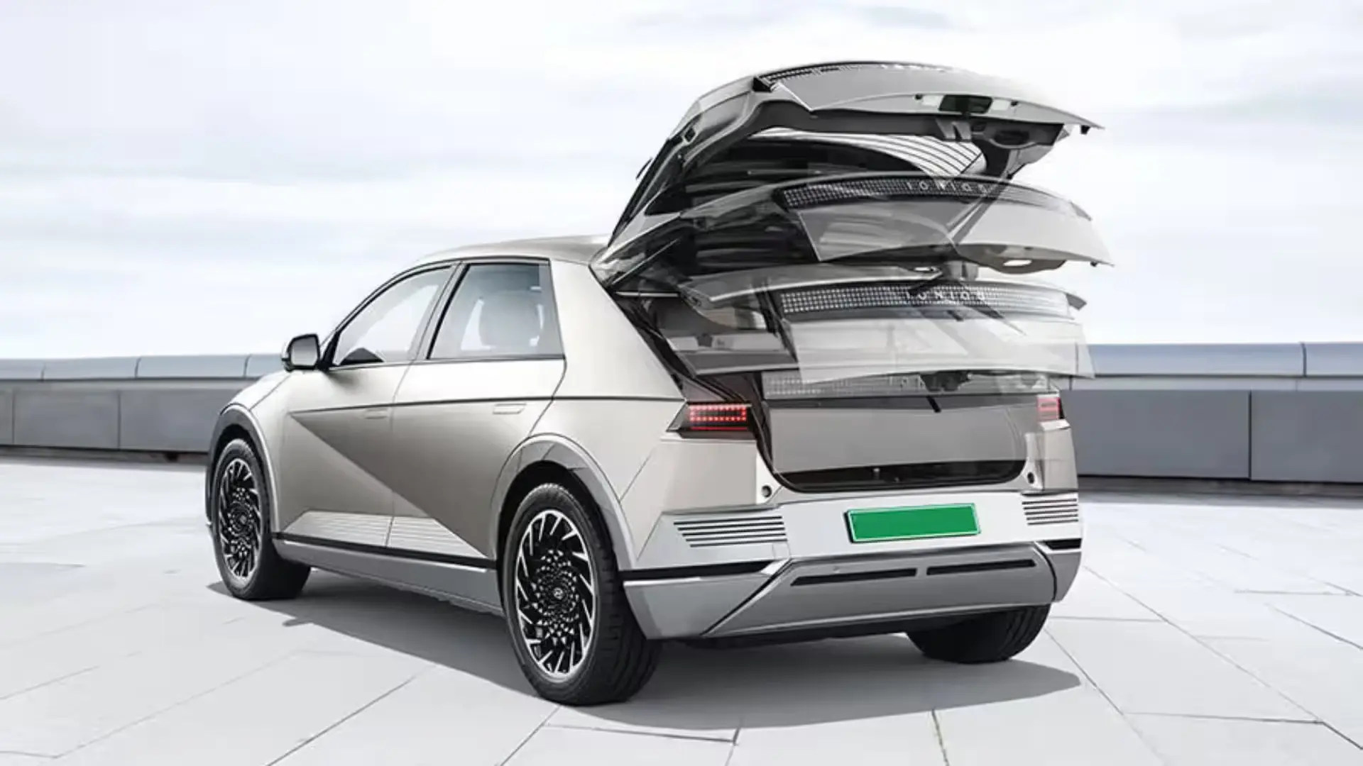 HYUNDAI Ioniq 5 - Image 4