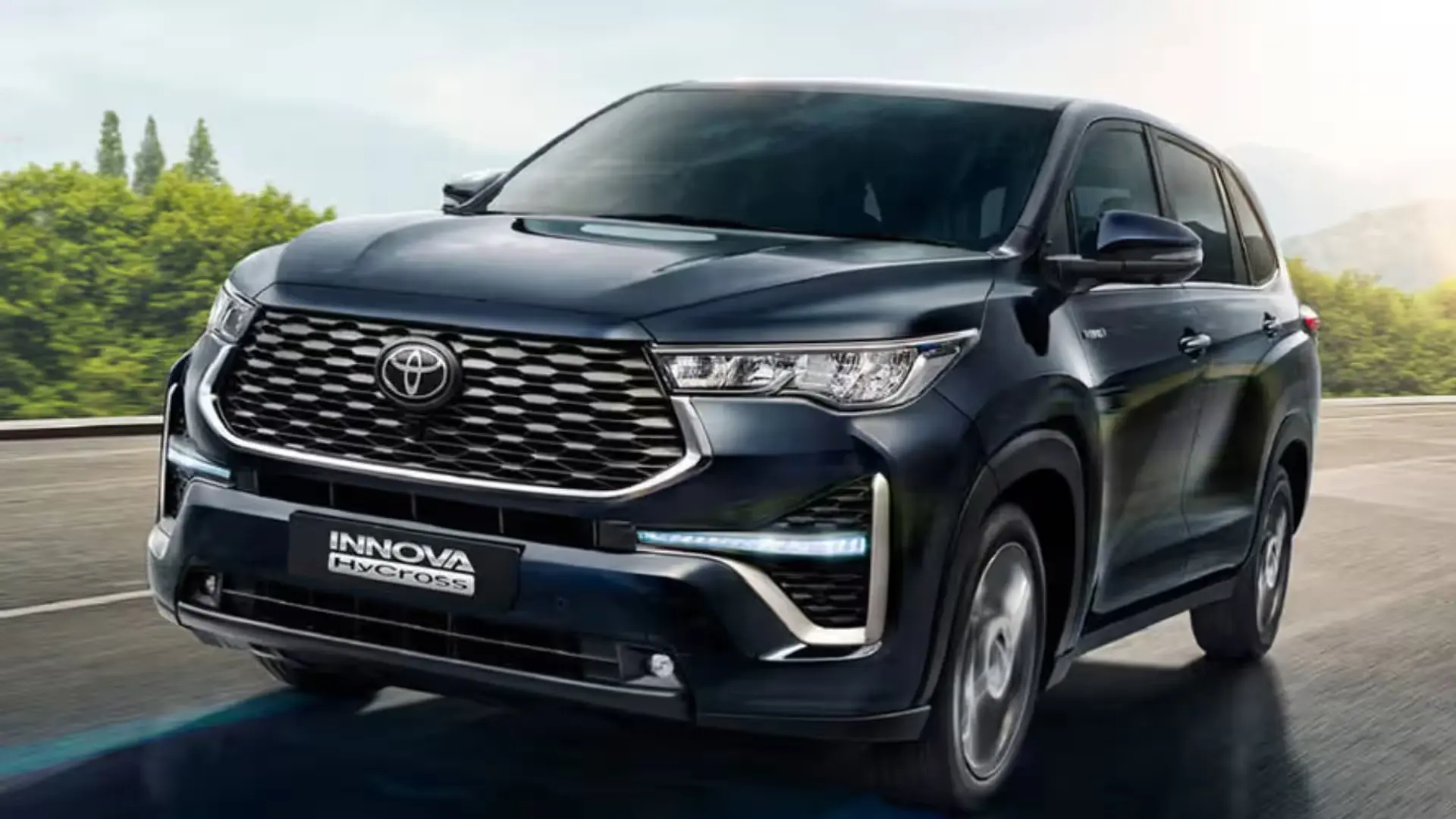 TOYOTA Innova Hycross - Image 3