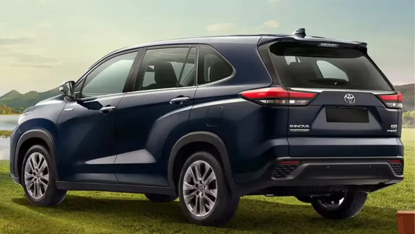 TOYOTA Innova Hycross